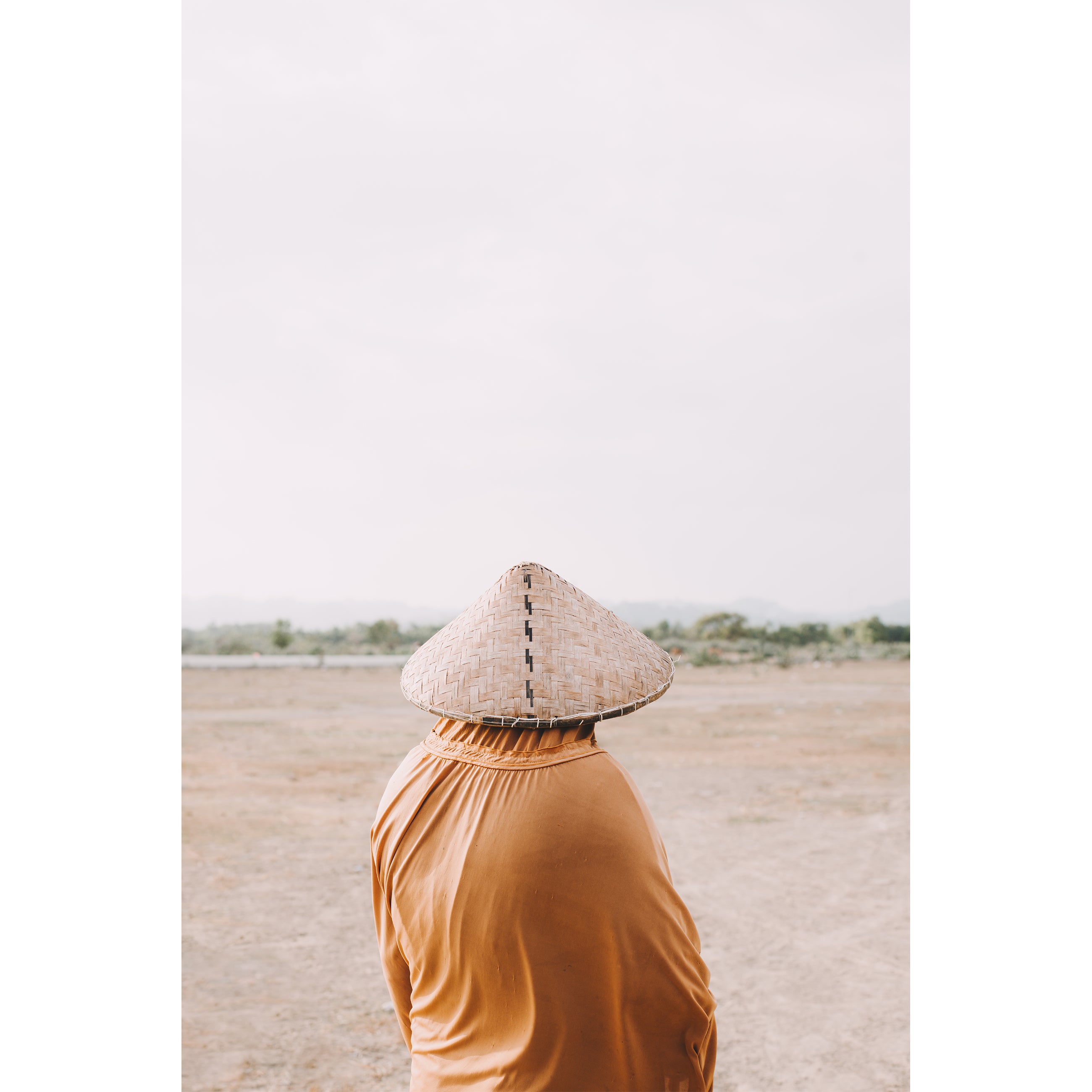 Luxe Fine Art foto poster van een vrouw met strohoed in Kuta Lombok in Indonesië