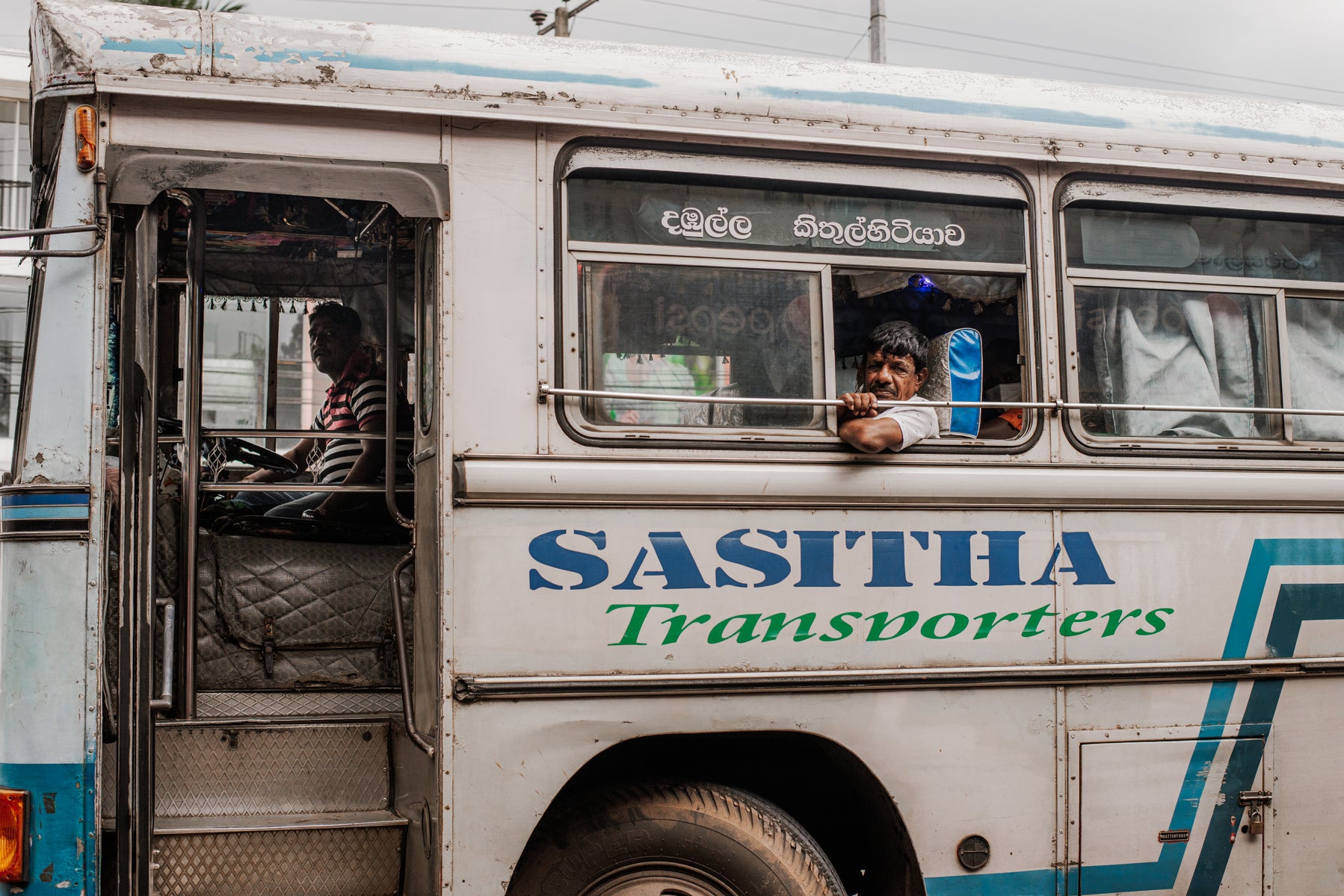 Reizen met de bus in Sri Lanka